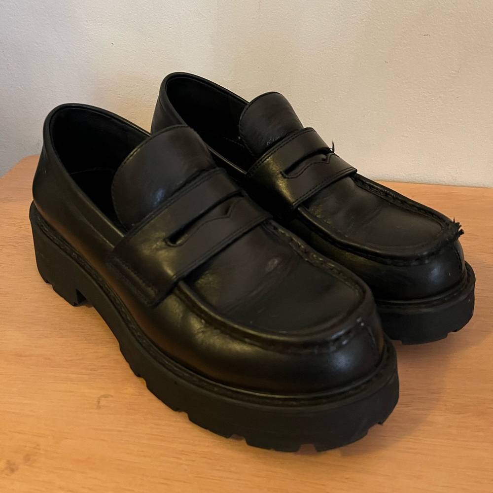 Black leather chunky loafer